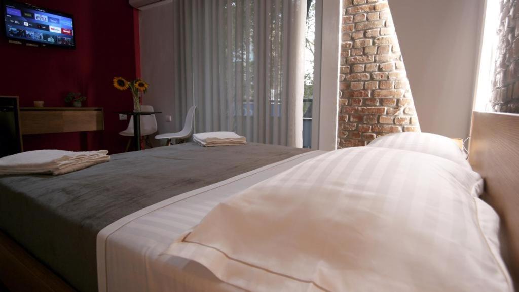 Koni'S Studio Apartments Тирана Экстерьер фото