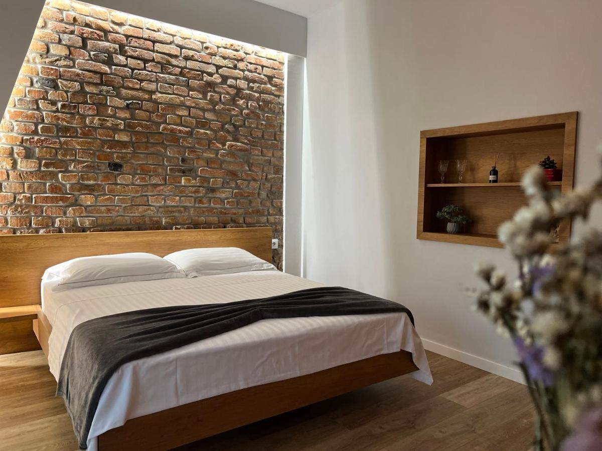 Koni'S Studio Apartments Тирана Экстерьер фото